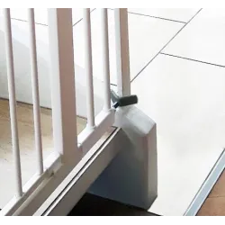 baby-dan-uchwyt-do-montowania-bramek-ochronnych-w-nietypowych-miejscach